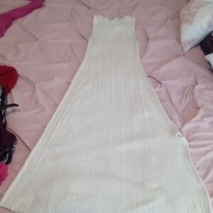 Elegant White Sleeveless Dress